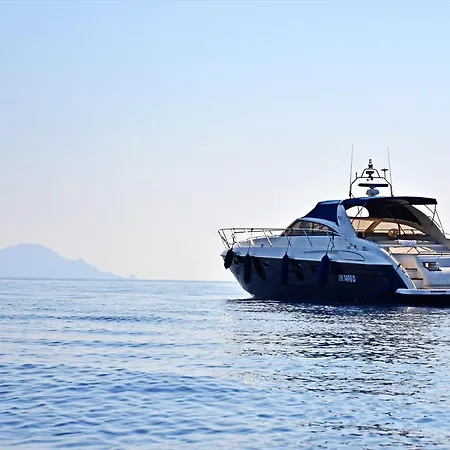 Botel Blue Boat