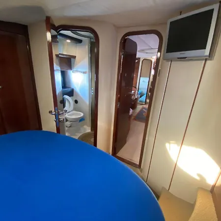 Blue Boat * Vibo Valentia Marina