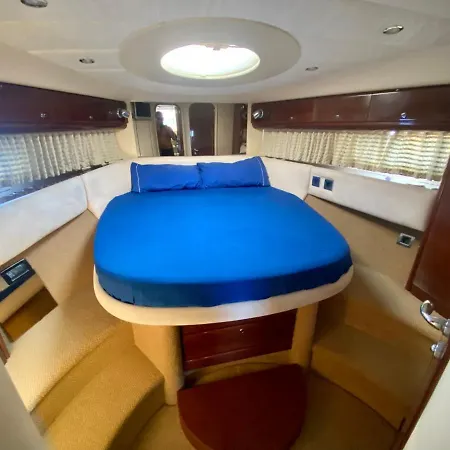 Botel Blue Boat *